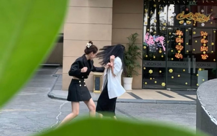 Vừa tái xuất, tình cũ của Jack đã 'ẩu đả' với bạn thân giữa phố, chuyện gì đây? Ảnh 2