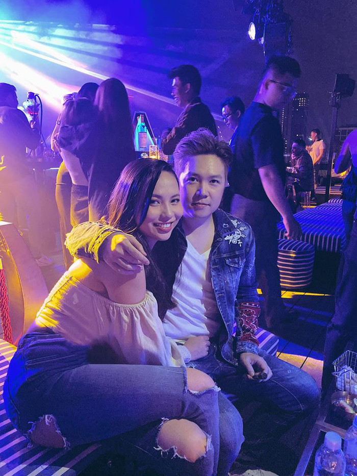 Dù không hoạt động trong lĩnh vực giải trí nhưng nhờ nhan sắc xinh đẹp.