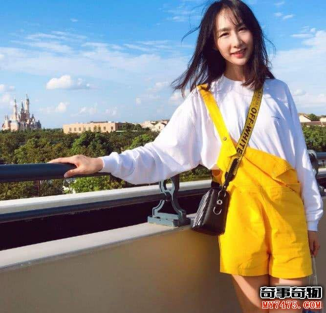 Địch Hú Phi cũng là mỹ nhân Hoa ngữ nổi tiếng một thời.