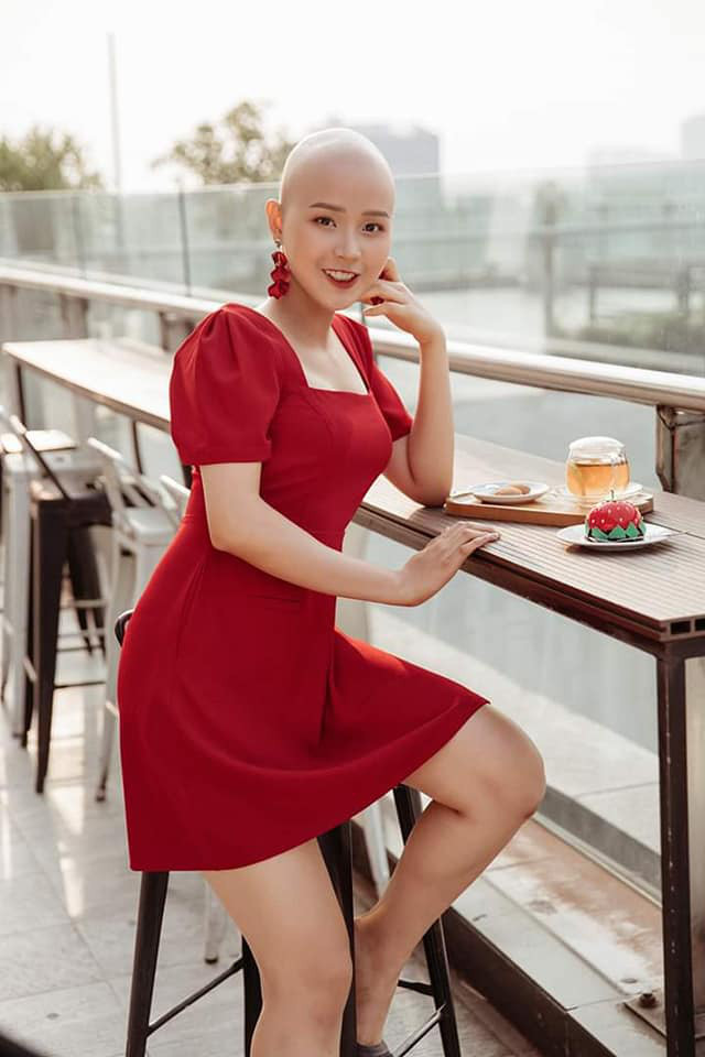 Tháng 11/2019, nữ sinh ĐH Ngoại thương nhận được hoa và lá thư động viên từ Thủ tướng Nguyễn Xuân Phúc.