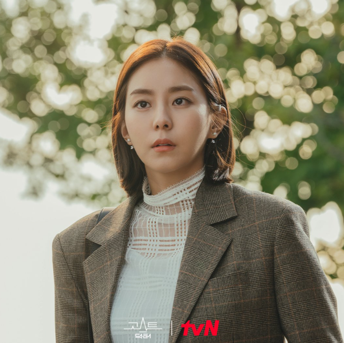 Hội nữ bác sĩ xinh đẹp nhất trên màn ảnh Hàn 2022: Son Ye Jin mãi đỉnh, UEE và Son Na Eun không kém cạnh Ảnh 9