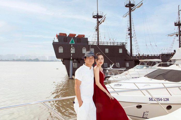 Lưu Hương Giang còn chia sẻ thêm cô và ông xã thật ra đang tranh thủ đến xem diện mạo của nhà mới.