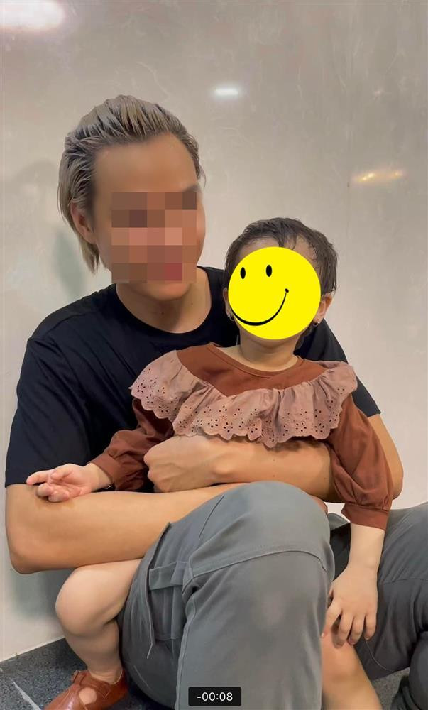 Chồng và con gái H.L