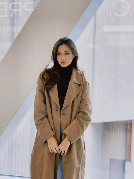 Chưa thể về nước, Đỗ Thị Hà tiếp tục lên đồ chất lừ như fashionista: Đơn giản vẫn đẹp mãn nhãn Ảnh 3