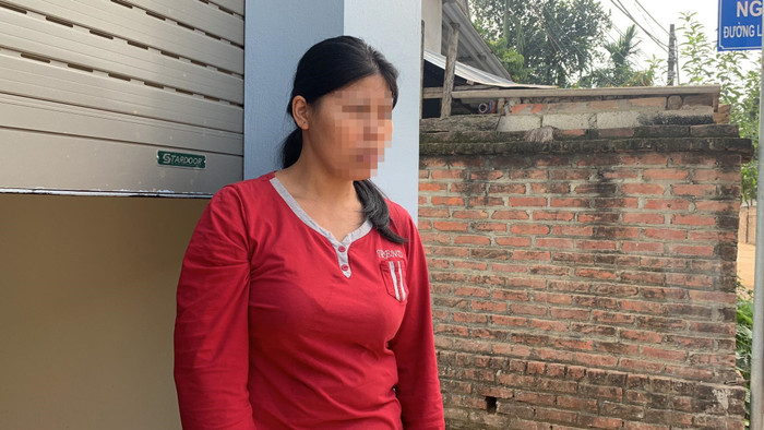 'Họ không giao tiếp gì với hàng xóm. Người phụ nữ thì đang bầu, bụng khá to', một hàng xóm chia sẻ.