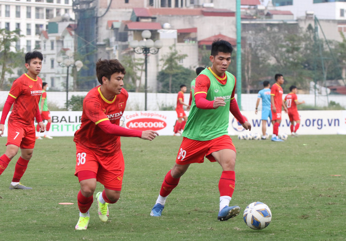 Trần Phi Sơn và Ngân Văn Đại lỡ trận gặp Úc vì không xin được visa.