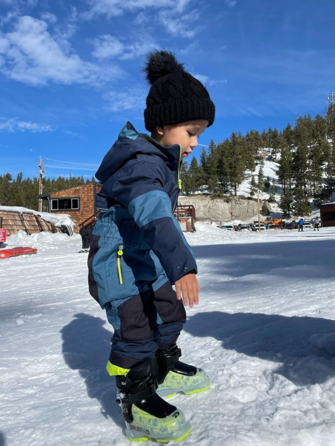 Con trai Phạm Hương sở hữu những đường nét điển trai, hotboy ngay khi còn nhỏ.