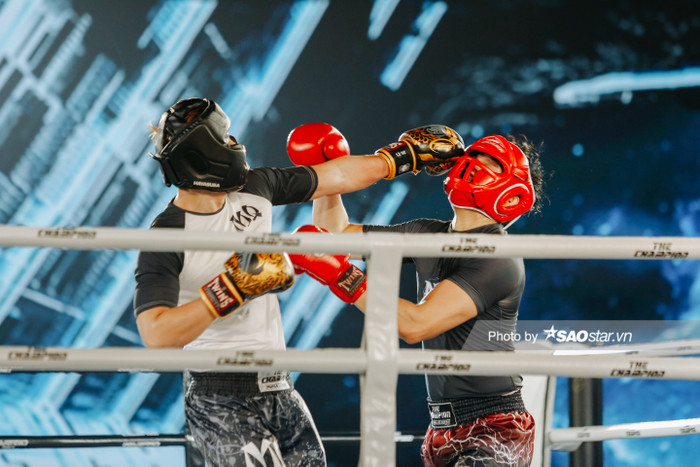 Quên đi hình ảnh Nam vương, Minh Quyền hóa thành 'chú bò tót', tấn công Ngọc Tình tại The Champion Ảnh 10