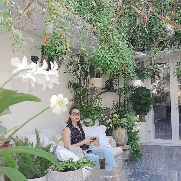 '20 năm trước còn trẻ, tôi muốn cống hiến, muốn thử sức ở những vai trò khác nhau để khẳng định mình. Còn bây giờ tôi muốn làm phong phú cuộc sống theo cách của tôi. Đó là sống chậm lại, gần gũi với thiên nhiên', Ngọc Khánh chia sẻ