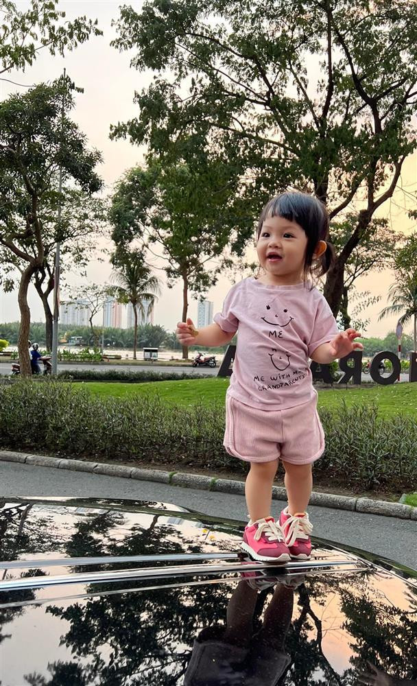 Khoảnh khắc khi Suchin đứng sát rìa capo khiến cư dân mạng lo lắng