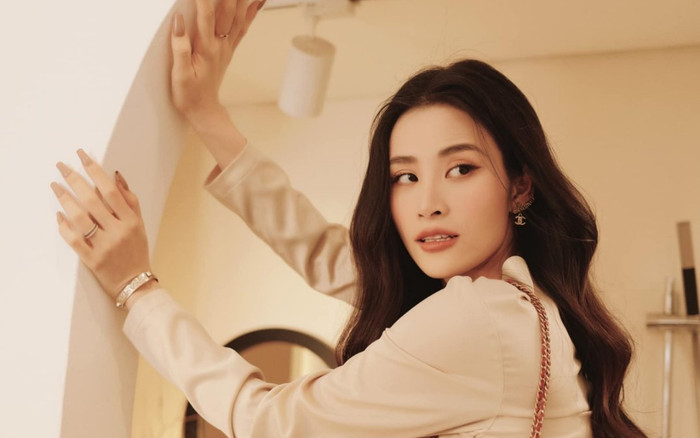 Đông Nhi diện áo 1 cúc nóng bỏng, hé lộ chi tiết liên quan đến Ông Cao Thắng khiến dân tình trầm trồ Ảnh 2