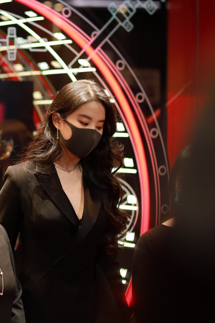 Lưu Diệc Phi 'gây náo loạn' tại sự kiện, khí chất ngút ngàn không khác gì nữ tổng tài quyền lực Ảnh 5