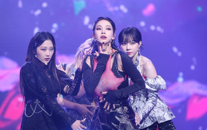 Blackpink, aespa lũ lượt mặc đồ của nhà thiết kế Việt khiến fan 'đứng ngồi không yên' Ảnh 2