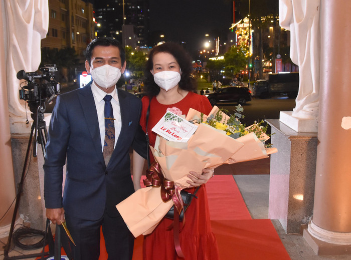 Vợ chồng họa sĩ Lê Sa Long.