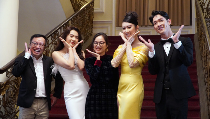 Dàn diễn viên 'Cây táo nở hoa' có mặt từ rất sớm.