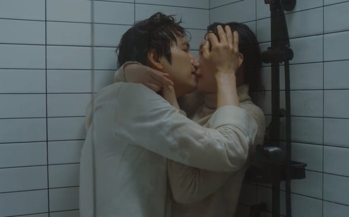 Bỏng mắt clip Chung Hán Lương hôn cuồng nhiệt liên tục khiến Lý Tiểu Nhiễm nghẹt thở Ảnh 2