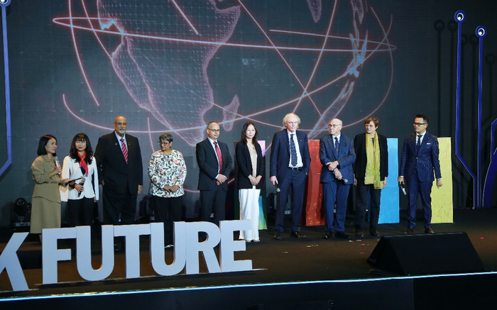 Những bộ óc thiên tài của giải thưởng VinFuture: Vén màn phía sau công trình tạo nên vaccine Covid-19 Ảnh 2