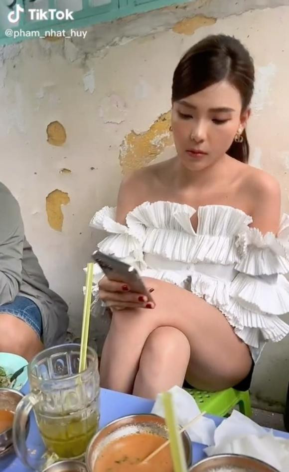 Bị bắt gặp khi đi ăn lề đường, Thúy Diễm khiến khán giả trầm trồ trước nhan sắc đời thường Ảnh 3