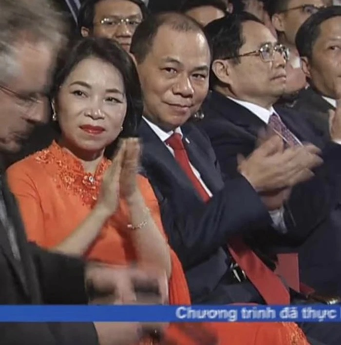 Bà Phạm Thu Hương cùng chồng trong sự kiện tối 20/1