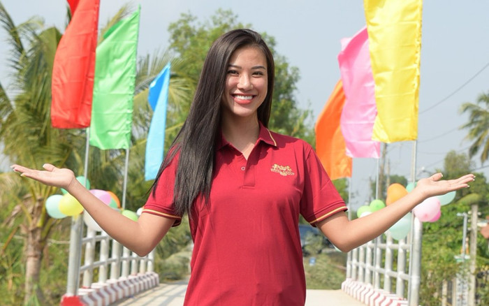 Á hậu Kim Duyên trao tặng 3 cây cầu dân dụng và trao quà Tết cho người dân nghèo Ảnh 2
