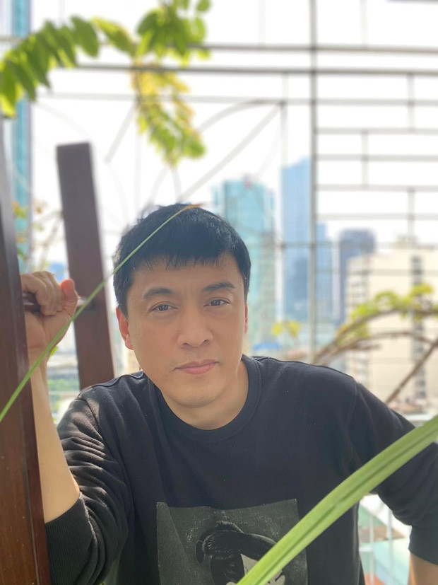 Lam Trường hóa thành hộp quà, xúc động gặp lại con gái sau 6 tháng xa nhà: 'Con ba lớn quá' Ảnh 8