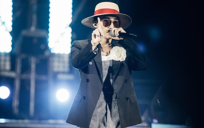 Biểu diễn xong rồi mà fan vẫn còn 'đua nhau' hát không ngừng nghỉ: Sơn Tùng có phản ứng thế nào? Ảnh 2