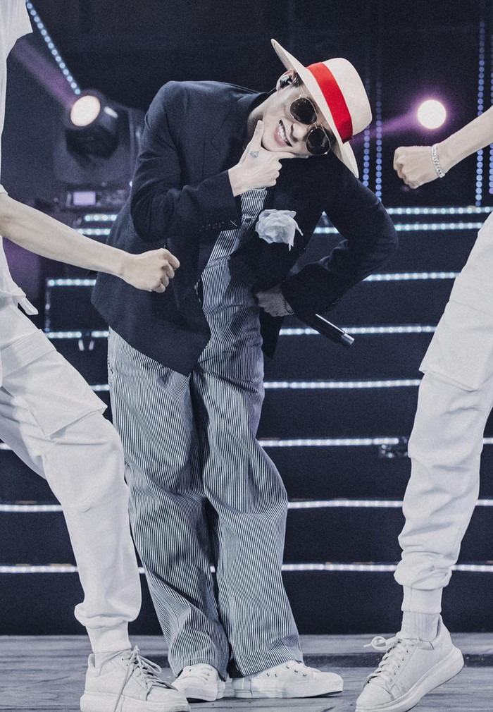 Khoảnh khắc đầy dễ thương này của Sơn Tùng đã được người hâm mộ ghi lại và lan truyền trên mạng xã hội 