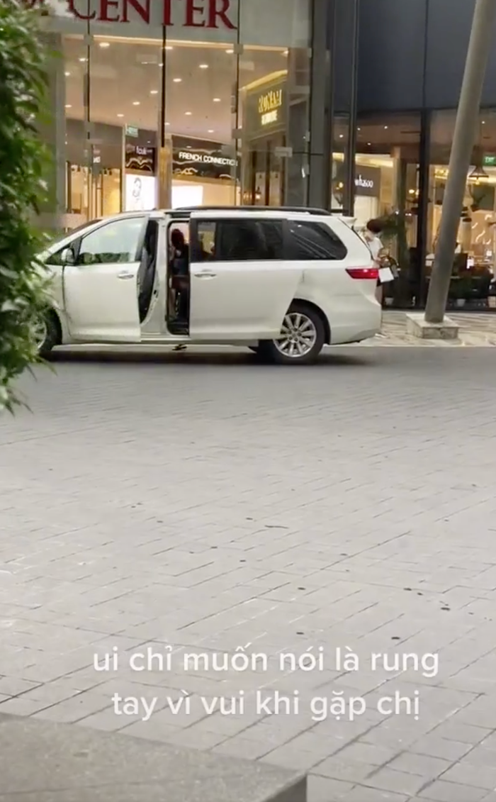 Tăng Thanh Hà bị bắt gặp dẫn 2 con nhỏ đi dạo ở trung tâm thương mại: Giản dị nhưng đầy khí chất hào môn Ảnh 7