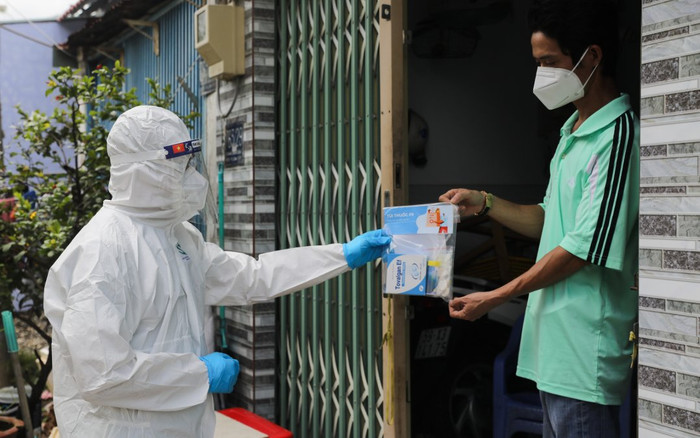 Sáng 22/1: Gần 750 bệnh nhân COVID-19 nặng đang thở máy, ECMO; 10 tỉnh thành có ca nhiễm Omicron Ảnh 2