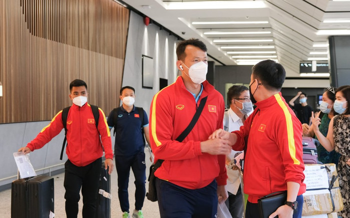 Tuyển Việt Nam đặt chân đến Úc, mất 1 giờ làm thủ tục nhập cảnh Ảnh 2