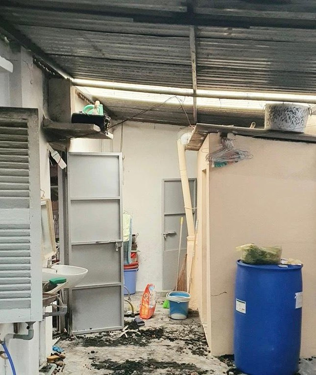 Nhà vệ sinh nơi ông Điệp nôn ói và chết bên trong. Ảnh: Báo Tiền Phong