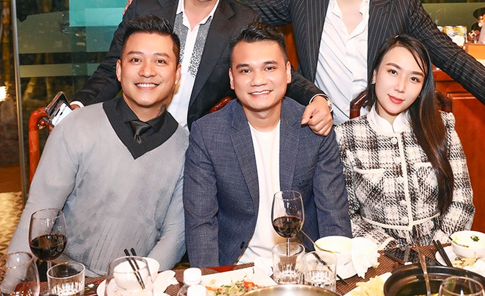 Sau thành công của bản hit Ngỡ (2009), Quang Hà và nhạc sĩ Khắc Việt vẫn giữ mối quan hệ tốt đẹp.