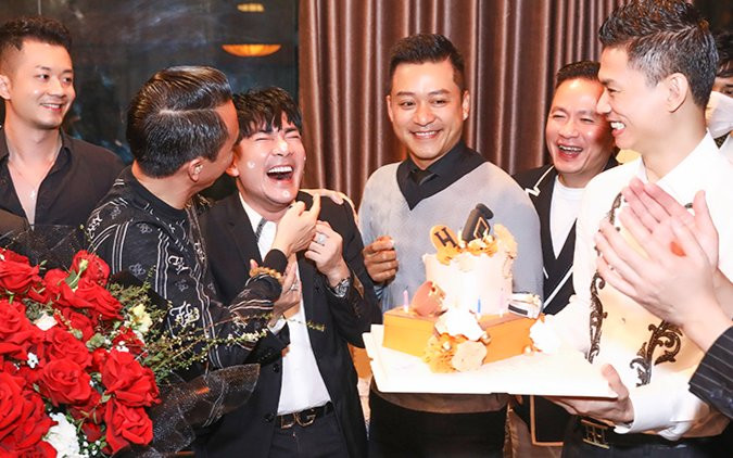Tuấn Hưng, Khắc Việt cùng anh trai bất ngờ tổ chức sinh nhật tuổi 41 cho Quang Hà Ảnh 2