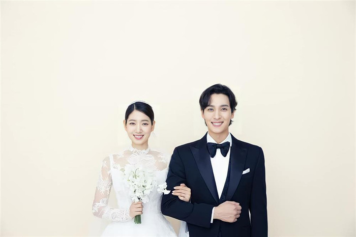 Ảnh cưới được phía Park Shin Hye công bố trước hôn lễ.