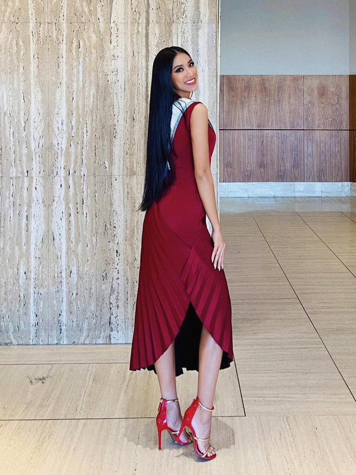 Miss Grand Thùy Tiên được khen 'ăn đứt' Kim Duyên khi mặc cùng một chiếc váy Ảnh 11