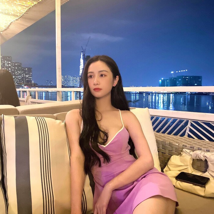 Cô nàng dần lột xác, xoá bỏ cái tên 'hot girl trà sữa' ngày nào'. 