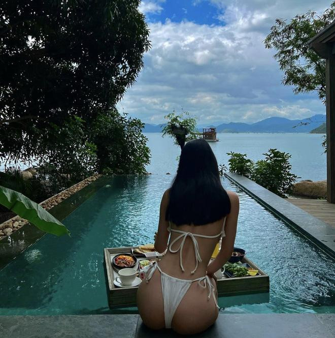 Dẫu đẹp, nhưng nhiều góc ảnh lại bị cho là khá phản cảm, làm người nhìn 'ngộp mắt'.