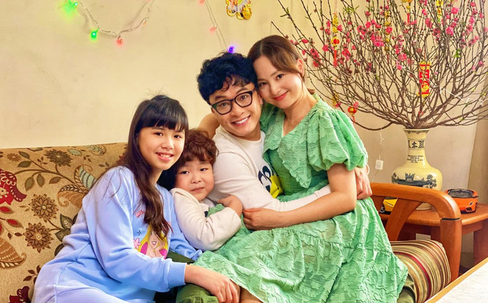 Hồng Đăng - Lan Phương khoe ảnh bồng bế cực ngọt, hé lộ tương lai sóng gió trong 'Thương ngày nắng về' Ảnh 2