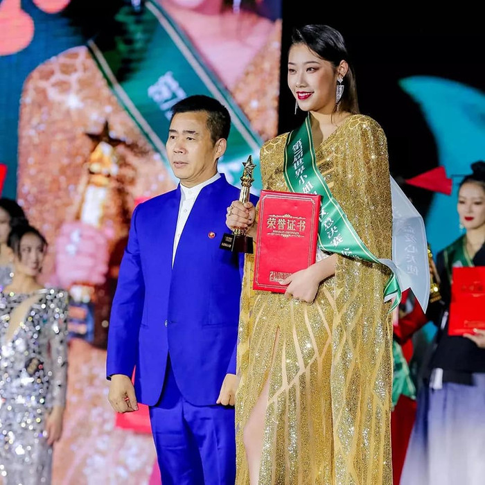 Nhan sắc Miss World China 2022 bị chê dữ dội, fan beauty vẫn khẳng định chắc suất intop Ảnh 9