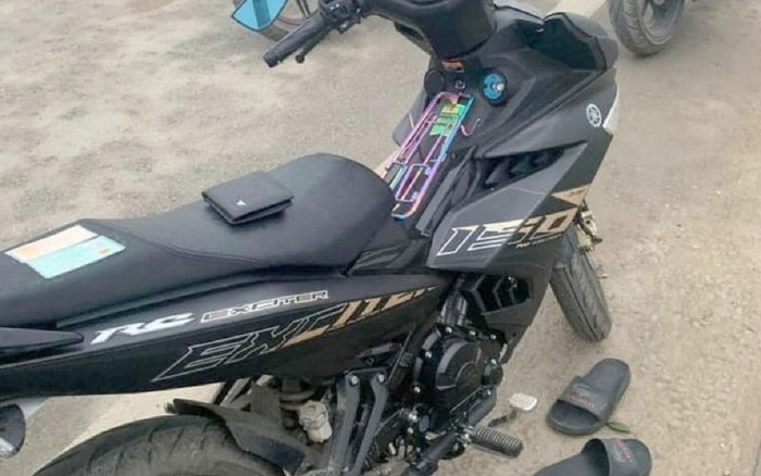 Để lại xe máy trên cầu rồi về nhà đóng cửa, thanh niên khiến nhiều người nháo nhào tìm kiếm Ảnh 2