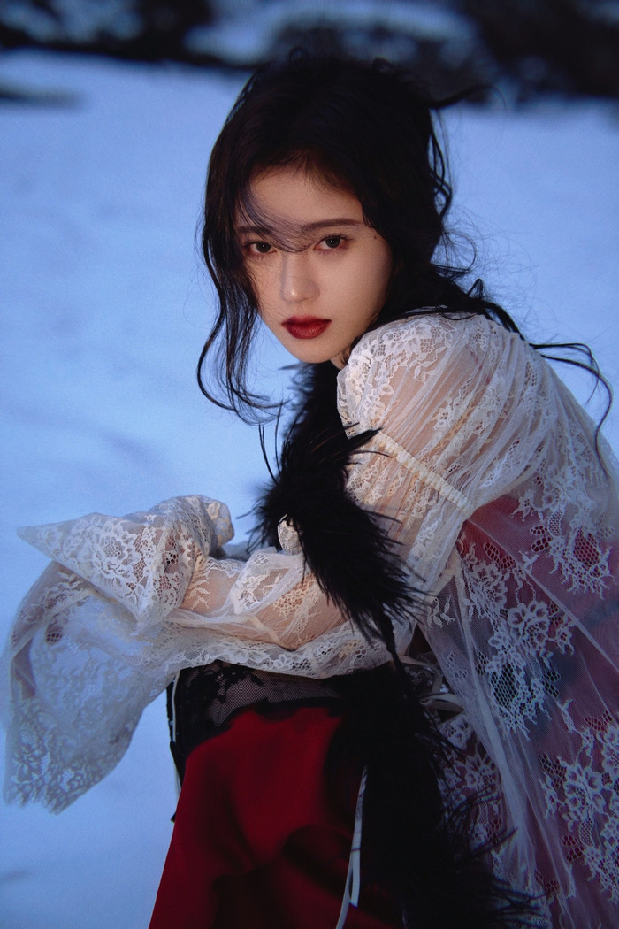 Tông đỏ trắng là một sự kết hợp hoàn hảo