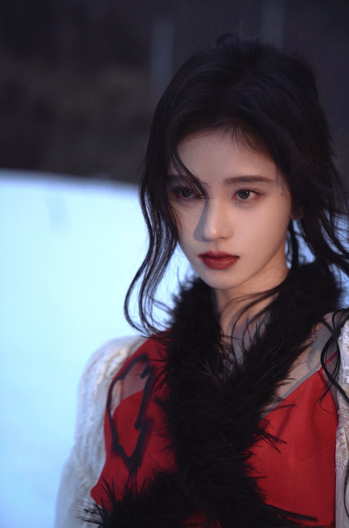 Cô nàng tập trung vào biểu cảm của đôi mắt trong bộ ảnh này