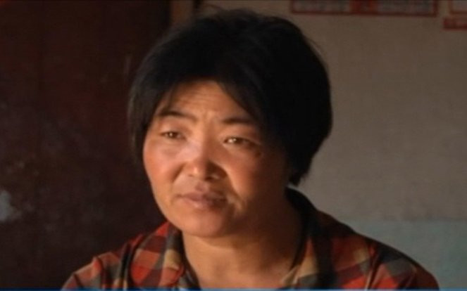 Thấy đứa trẻ làng bên giống mình y hệt, người phụ nữ lén đi xem thì phát hiện bí mật bị chôn vùi 12 năm Ảnh 2