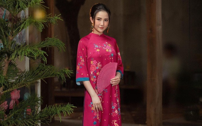 Thần thái đúng chuẩn dâu hào môn của phu nhân Phan Thành, chụp ảnh Tết thôi cũng toát lên mùi 'chanh sả' Ảnh 2