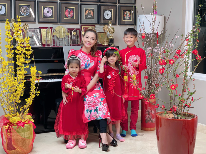Ca sĩ Thanh Thảo và các con