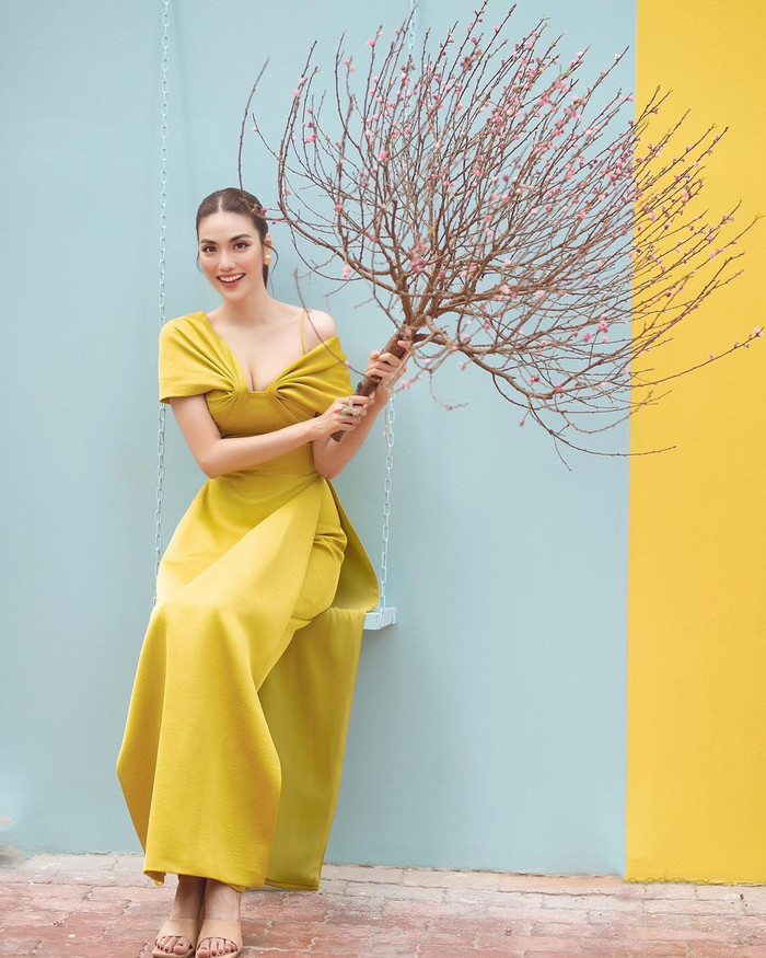 Lan Khuê tung ảnh diện áo dài cách tân khoe nhan sắc xinh đẹp, rạng rỡ đón Tết.