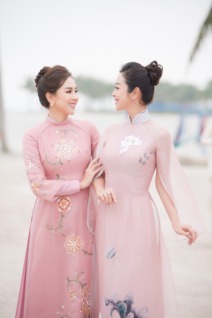 Dù đã 4 con, hoa hậu Jennifer Phạm vẫn cho đàn em 'hít khói' khi cùng khoe sắc với áo dài Ảnh 7