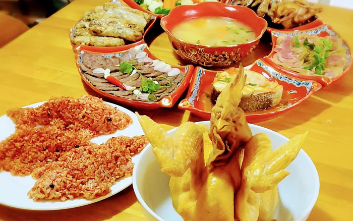 Mâm cúng Ông Công Ông Táo ngày 23 tháng Chạp: Người hiện đại sang chảnh, người giữ nét truyền thống Ảnh 2