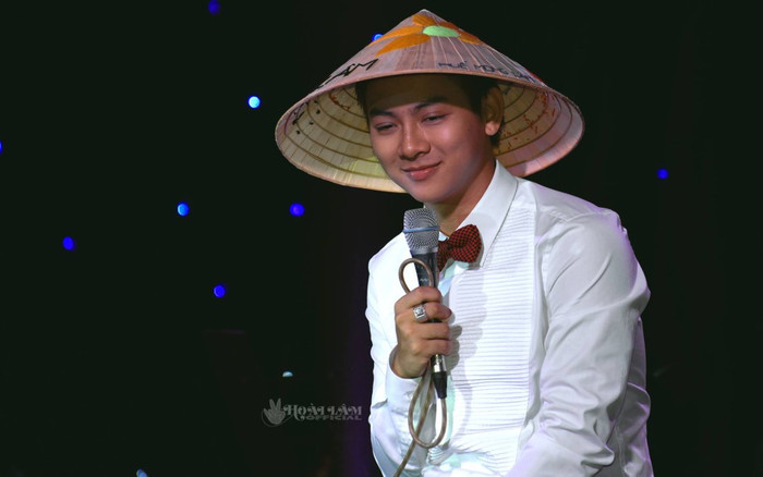 Fan ở xa lên nghe nhạc và tặng quà cho Hoài Lâm, nam ca sĩ liền tiết lộ điều bất ngờ khiến fan 'rần rần' Ảnh 2