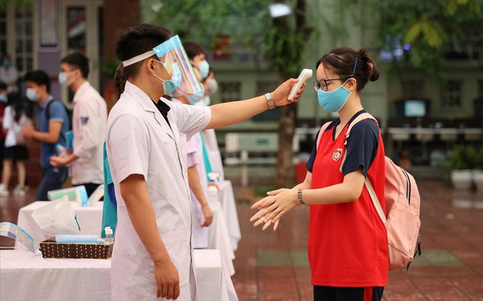 Bộ GD-ĐT đề nghị các tỉnh, thành xây dựng kế hoạch cho học sinh đi học trực tiếp trước ngày 14/2 Ảnh 2